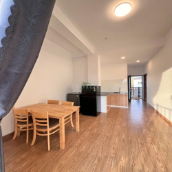 CHO THUÊ CĂN HỘ 2 PHÒNG NGỦ CÓ BAN CÔNG VIEW ĐẸP FULL NỘI THẤT