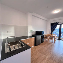 CHO THUÊ CĂN HỘ 2 PHÒNG NGỦ CÓ BAN CÔNG VIEW ĐẸP FULL NỘI THẤT