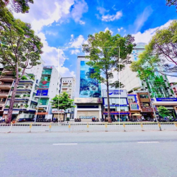 Cho thuê tòa nhà đường Trần Hưng Đạo, phường Cầu Kho, Quận 1.