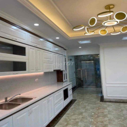 nhà đẹp có thang máy đồ cơ bản vào luôn