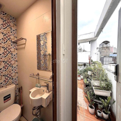 Nhà Nguyên Căn - Trần Hưng Đạo Quận 1 - 2PN/4WC - 1 trệt 3 lầu + sân