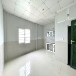 Phòng ngay HUB, Hoàng diệu 2 khu vực đông đúc, có thang máy