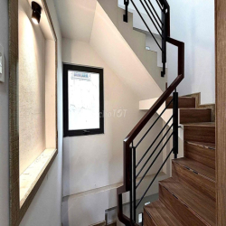 Nhà Nguyên Căn - Trần Hưng Đạo Quận 1 - 2PN/4WC - 1 trệt 3 lầu + sân