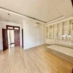 Biệt thự Khu Tên Lửa, Bình Tân, 9x20 1 Hầm 3 Lầu 5PN 6WC