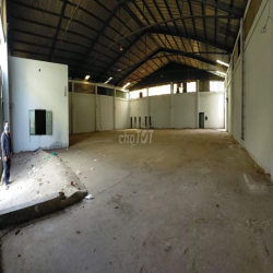 Cho thuê Xưởng 800m2- giá 48tr/th, đường tải lớn 18 tấn vào tới kho