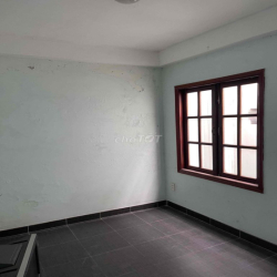 Cho thuê nhà HXH đường Văn Chung 4x10 1 trệt 3 lầu sân thượng 4pn 4wc