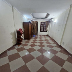 Cho thuê nhà Phân Lô ngõ 230 Lạc Trung. DT 38m x 5 tầng