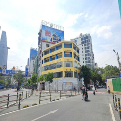 Vòng Xoay chợ Bến Thành Ngang 30m 1500m2