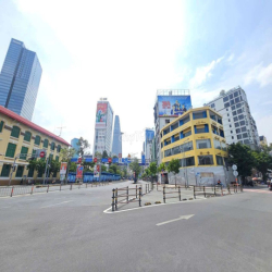 Vòng Xoay chợ Bến Thành Ngang 30m 1500m2