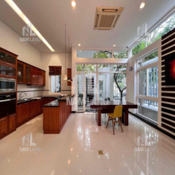 Biệt thự gần Cầu sài gòn - Sân vườn mini 2 lầu 4 Phòng