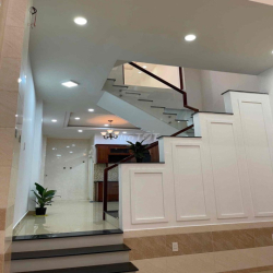 NHÀ 3 TẦNG HẺM XE HƠI MỚI LUNG LINH