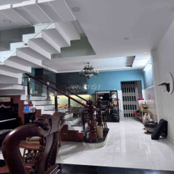 nhà 2 lầu gần chung cư thống nhât giá 10 triệu