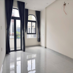 Nhà đẹp 4PN full nội thất, có phòng ngủ trệt – Lộc Phát – 16tr