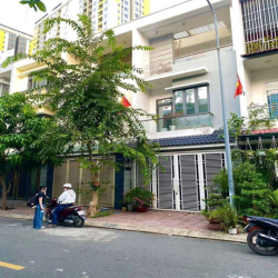 nhà 2 lầu gần chung cư thống nhât giá 10 triệu