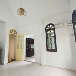Cho thuê nhà mặt phố Thuỵ Khuê. MT rộng