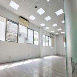 Văn phòng Q3 giá 37 triệu (105m2) mặt tiền Võ Văn Tần