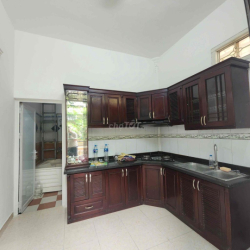 Cho thuê nhà mặt phố Thuỵ Khuê. MT rộng