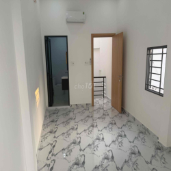 CHO THUÊ Nhà mặt tiền 3 thang 2 ngay gốc ngã 4 Nhà Mới Xây