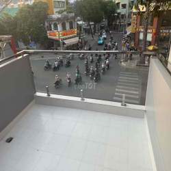 CHO THUÊ Nhà mặt tiền 3 thang 2 ngay gốc ngã 4 Nhà Mới Xây