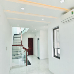 Cho thuê nhà mặt tiền Liên Phường 100-150m2 gần Đỗ Xuân Hợp