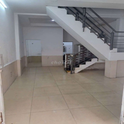 nhà thuê p14 , 8 triêu ,3 phòng 