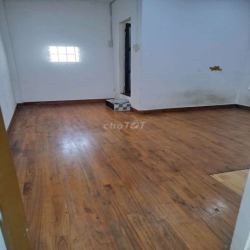 nhà thuê p14 , 8 triêu ,3 phòng 