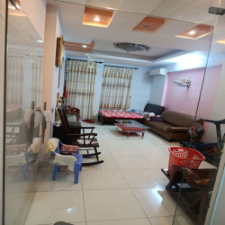 Cần cho thuê nhà 4 tầng. Có nội thất. 30tr/thể. Mặt tiền Cao Thị Chính