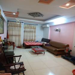 Cần cho thuê nhà 4 tầng. Có nội thất. 30tr/thể. Mặt tiền Cao Thị Chính