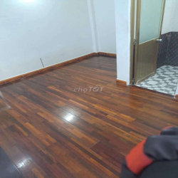 nhà thuê p14 , 8 triêu ,3 phòng 