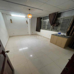 nhà 3 PHÒNG NGỦ 7x4 nguyễn văn trỗi. hẻm xe hơi