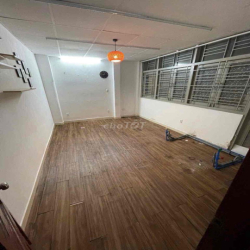 nhà 3 PHÒNG NGỦ 7x4 nguyễn văn trỗi. hẻm xe hơi