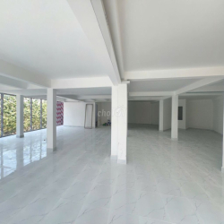 Cho thuê VP 205m2 Hoàng Sa view kính panorama cơ sở vật chất mới