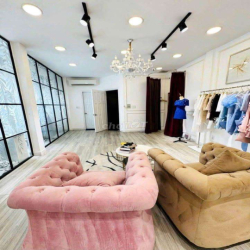 THANG MÁY GIÁ 5x - Nhà Góc 2MT 282 Võ Văn Tần, Quận 3 - Đường 2 chiều