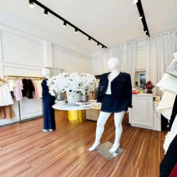 THANG MÁY GIÁ 5x - Nhà Góc 2MT 282 Võ Văn Tần, Quận 3 - Đường 2 chiều