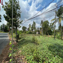 cho thuê dài hạn đất 2 mặt tiền dứoi chân cầu trầu hôi