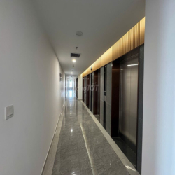 Cho thuê CH 1PN rèm giá 5tr, có máy lạnh giá 5.5tr C/c MT Eastmark, LT