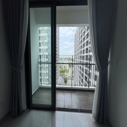 Cho thuê CH 1PN rèm giá 5tr, có máy lạnh giá 5.5tr C/c MT Eastmark, LT