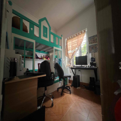 Bán Nhà 2 Tầng Lô Góc Ngõ Nông Thoáng Mát