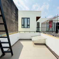 Nhà phố 2 lầu 1/ sát MT, 4x16m, 3PN 4WC, đường xe tải, Lê Đức Thọ