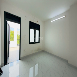 Nhà phố 2 lầu 1/ sát MT, 4x16m, 3PN 4WC, đường xe tải, Lê Đức Thọ