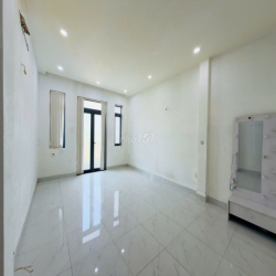 Nhà phố 2 lầu 1/ sát MT, 4x16m, 3PN 4WC, đường xe tải, Lê Đức Thọ