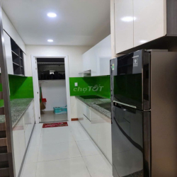 Cho thuê căn góc 2PN, 2WC, View Quận 1, nội thất cao cấp