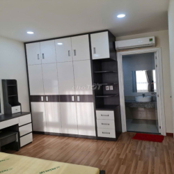 Cho thuê căn góc 2PN, 2WC, View Quận 1, nội thất cao cấp