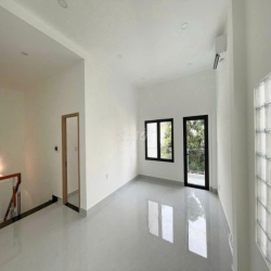 BIỆT THỰ MỚI XÂY 200M2 3 TẦNG MẶT PHỐ NGAY ĐƯỜNG HIỆP BÌNH THỦ ĐỨC