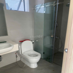 Cho thuê căn 100m2(3pn + 3wc) Ngay long trường Q9 .Có thể vao ở liền