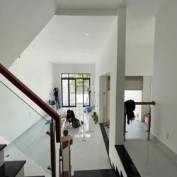 BIỆT THỰ MỚI XÂY 200M2 3 TẦNG MẶT PHỐ NGAY ĐƯỜNG HIỆP BÌNH THỦ ĐỨC