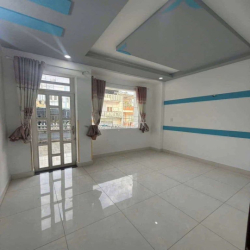nhà 2 lầu 4 phòng.gần trường học Kim Đồng.