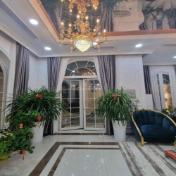 Cho thuê villa Nguyễn Văn Trỗi 10x20m 3 tầng 6pn 8wc giá 90tr/tháng