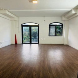 Nhà Phố Lakeview City  5x20, 1 trệt 3 lầu, NT cơ bản, Giá 27tr/th.