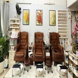 Sang Gấp Tiệm Nail Quận 7 – Full Nội Thất, Vào Làm Ngay – Giá Chỉ 60 T